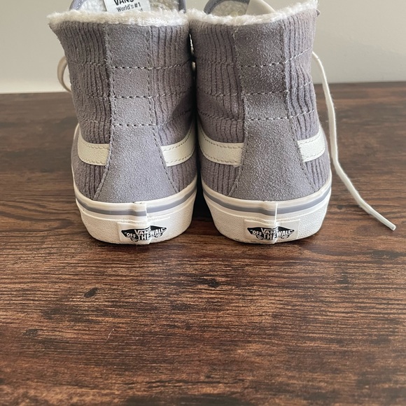 High- Top Vans - Picture 3 of 5